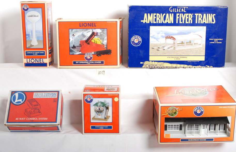 6 Lionel accessories 49838 14004, 24232, etc: Lionel modern O Gauge accessories in OBs. Six accessories include 49898 American Flyer 792 station terminal, 14004 397 coal loader in damaged OB, 34113 suburban house, 12885 40 watt transformer, 24232