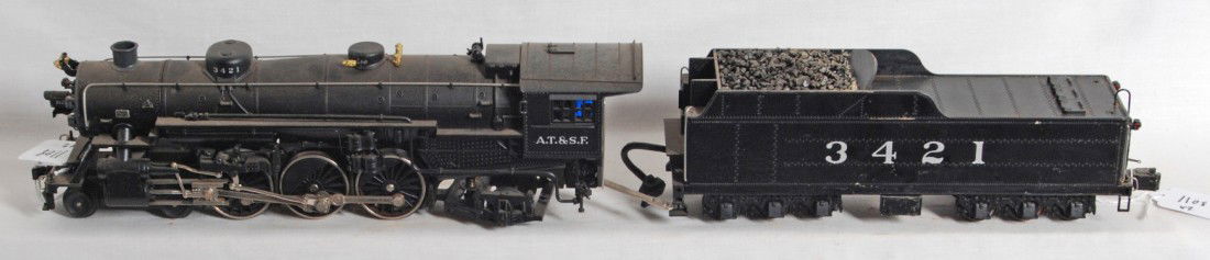 MTH Santa Fe 4-6-2 with Proto: MTH modern O Gauge 20-3008-1 Santa Fe 4-6-2 steam locomotive. Loco features Protosound, Protosmoke, and more. Loco is C6-7 with some paint chips and rust. Loco tests ok in conventional. This lot has b