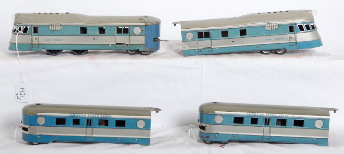 American Flyer The Comet articulated diesel passe: Prewar American Flyer O gauge tinplate The Comet tinplate articulated streamlined diesel passenger train with powered unit, two coaches and dummy unit, C6-7.