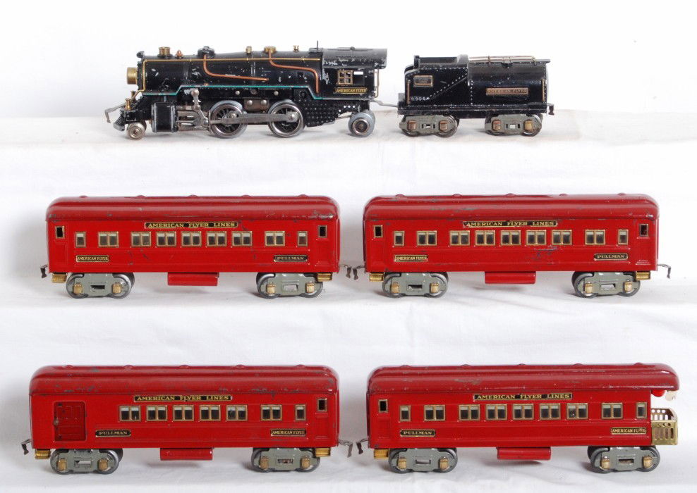 American Flyer loco, 3301 tender, 3380, 3381, 338: Prewar American Flyer O gauge diecast steam locomotive with No. 3301 tender, 3380 Pullman combine, two 3381 Pullman coaches, 3382 observation. Trains look nice C6.
