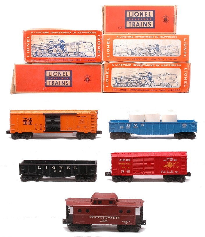 Lionel 6464-725 6014 6112-135 6162-110 6437: Lionel postwar freight cars including; 6464-725 orange New Haven type IV in an OB correctly marked 6464-735, 6014 Airex boxcar, 6112-135 canister car 6162-110 blue New York Central gondola with three 