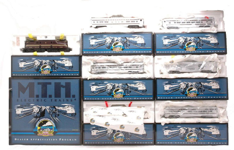 MTH DAP 20-80002E 20-80003D PRR Pass Set MIB: MTH Dealer Appreciation Program 20-80002E Pennsylvania GG-1 aluminum passenger set including; Molly Pitcher coach, William Penn coach, Betsy Ross vista dome and Alexander Hamilton observation all in i