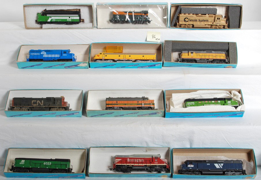 17 Athearn HO custom locos: Athearn modern HO diesel locomotives in OBs. Seventeen locomotives including road names such as Burlington Northern, Milwaukee Road, Santa Fe, etc. All units are powered. Locos are C7-8, many are cust