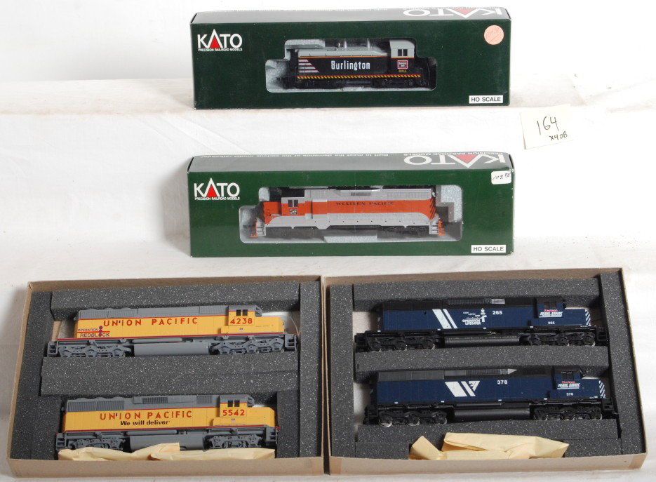 6 Kato and Athearn locos UP, WP, CB&Q: Modern HO diesel locomotives from Athearn and Kato. Athearn locomotives include 2221 Union Pacific SD40-2 power with GP50 dummy, 2207 Montana Rail Link SD40 and SD45 powered locos. Kato locos include 