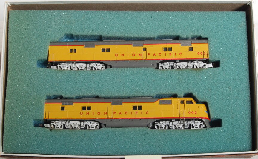 Rivarossi Union Pacific HO E7 A-B: Rivarossi modern HO Union Pacific EMD E7 powered A and B units. Locos are in incorrect box. C7-8 with some run time. Locos are diecast shells.