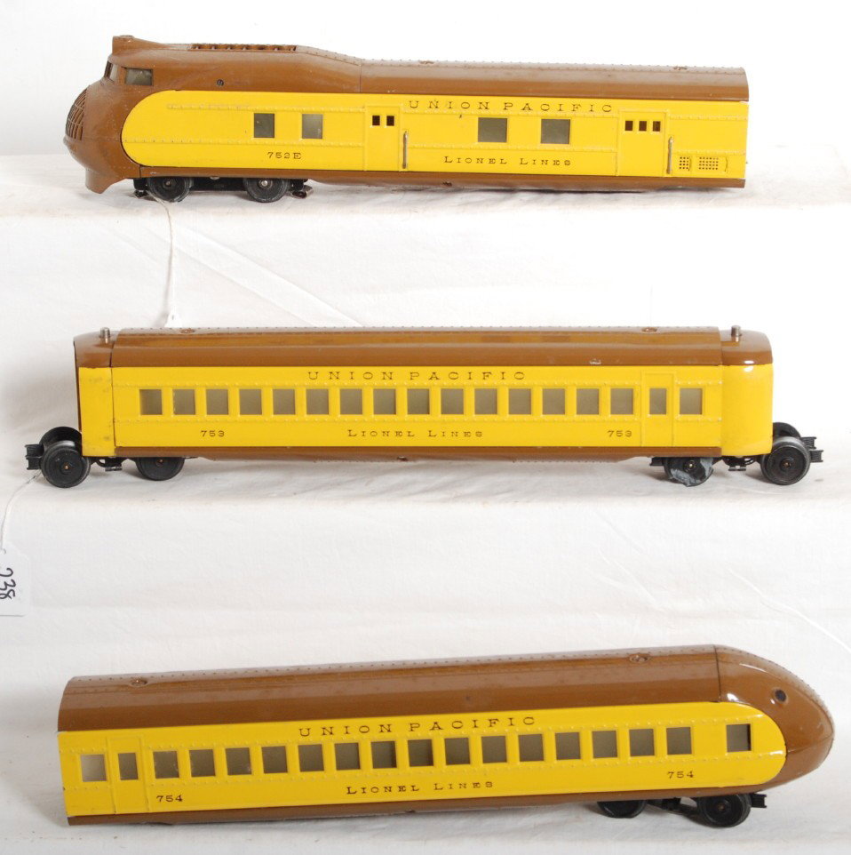 Lionel No. 752E, 753, 754 City of Portland passeng: Prewar Lionel O gauge City of Portland articulated streamline diesel passenger train, No. 752E powered unit, 753 coach, 754 observation car. Train has been restored to look C7 area. One vestibule has 