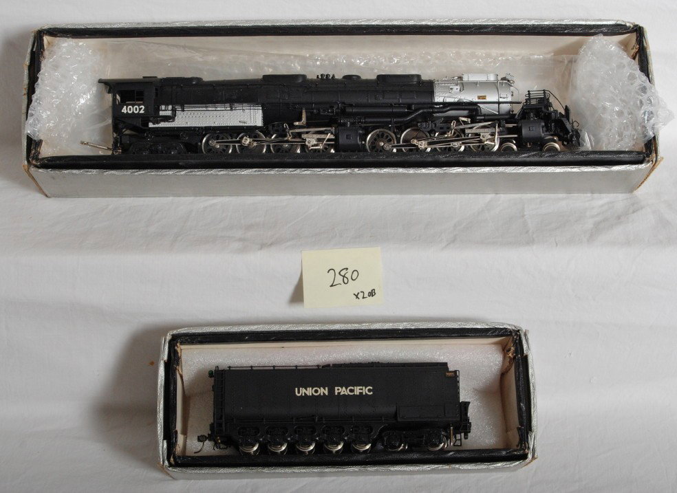 Tenshodo HO brass Union Pacific Big Boy: Tenshodo modern HO brass Union Pacific Big Boy in OBs. Catalog numbers are 126 and 126T. Loco is C8 condition with light run time. OBs show some corner and edge wear.