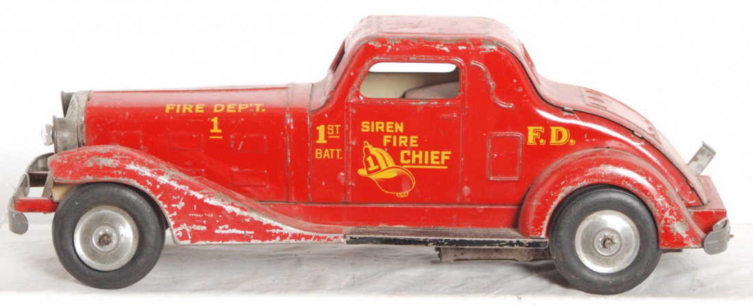 Louis Marx 1st Batt. Siren Fire Chief mechanical c: Louis Marx 1st Batt. Siren Fire Chief mechanical car with rusty battery holder, about 70% or better original paint. Mechanical mechanism works. All original tires, one original? light bulb. Car should