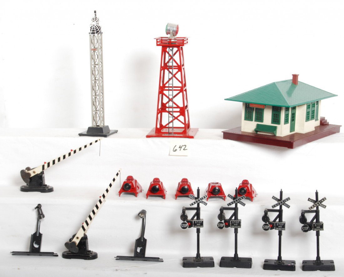 Lionel 132 station 153, 252, 262, 199 etc,: Lionel Postwar O gauge accessories. Includes 132 station (one small break at corner), 494 beacon which appears to be restored, 199 microwave tower, two 252 crossing gates, four 140 banjo signals with 