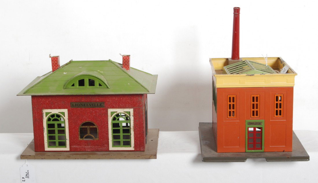 Lionel 126 station, unnumbered power station: Prewar Lionel No. 126 station and an unnumbered power station. Please view the photographs for the best description and as to the condition and diversity of the items in this lot. Items in this lot ar