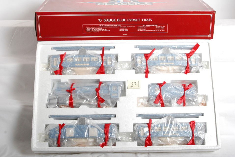 Lionel Classics 51004 Blue Comet Pass Set: Lionel Classics O gauge 51004 Blue Comet passenger train set in OB. Set appears factory wrapped and is assumed C9-10. OB has some corner distress on one end.
