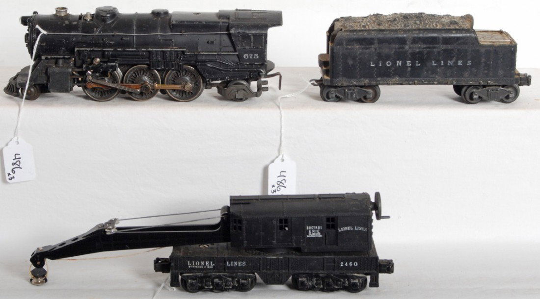 Lionel 675 steam loco, 2466W tender, 2460 crane: Postwar Lionel O gauge 675 steam locomotive with 2466W whistle tender, and 2460 operating crane. Loco has a bent cab corner, tender has whitish oxidation on shell. Trains should clean C5-6.