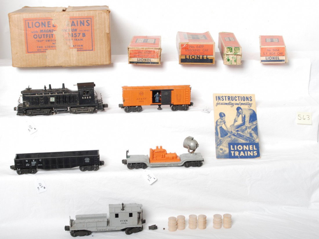 Lionel 1457B 027 switcher freight train set in OB: Postwar Lionel O gauge No. 1457B 027 switcher freight set in original boxes. Set is composed of 6220 A.T.S.F. NW-2 diesel switcher, 6520 searchlight car, X3464 A.T.S.F. operating boxcar, 6462 New York