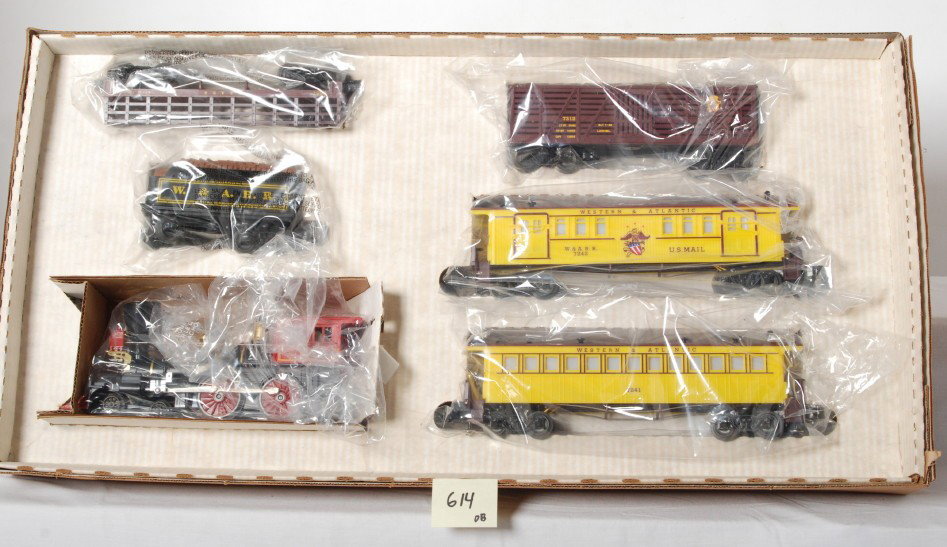 Lionel 1608 American Express General set: Lionel modern O gauge 1608 American Express general set in OB. Includes no. 3 General steam loco and W.A.R.R. tender, W.A.R.R. flatcar with horses and fence, 7312 W.A.R.R. stock car, 7242 W.A.R.R. U.S
