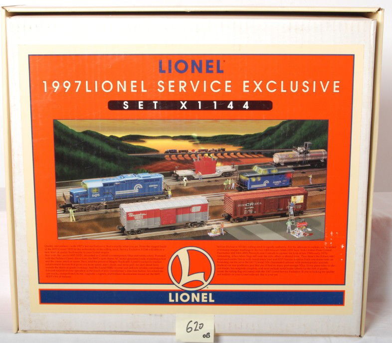 Lionel Conrail 11918 Service Station Special: Lionel modern O Gauge 11918 Conrail Service Station Special from 1997 in OB. Set is high C8 with light run time. Loco features horn, electronic reverse and more. All OBs in very good condition, look v