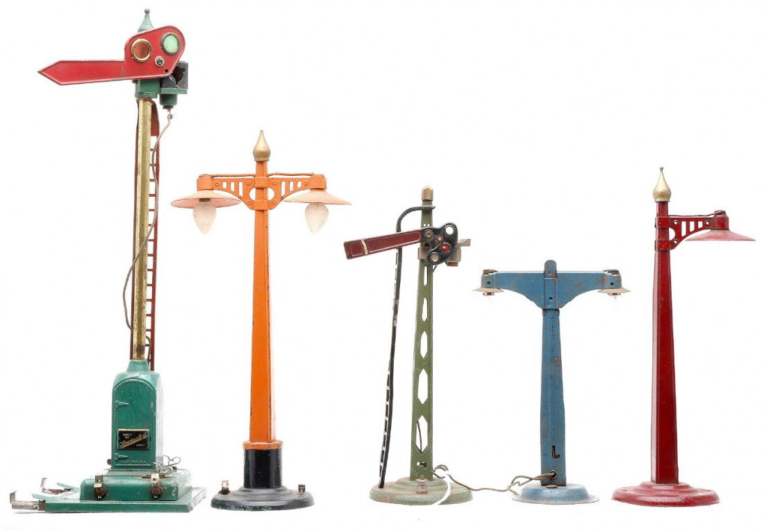 Am Flyer Accessories 2043 2210 2209 233 2012: American Flyer prewar accessories including; 2043 train control semaphore, 2210 double arm orange lamp post, 2209 single arm maroon lamp post, 233 double arc lamp post and a 2012 green semaphore with 