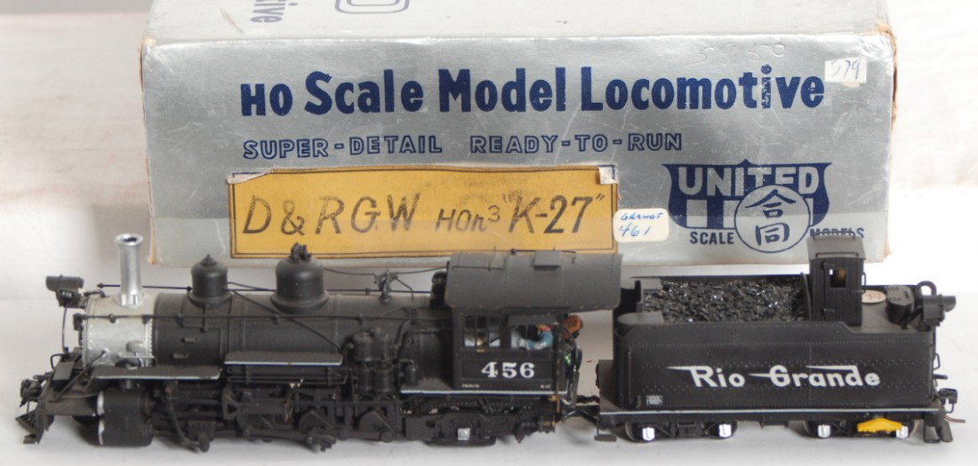 United D&RGW K-27 2-8-0: United Models modern HOn3 Denver Rio Grande and Western K-27 steam locomotive in OB. Loco is lower C8 with a few small paint rubs around the edges and a small glue spot below the engineer. OB has some