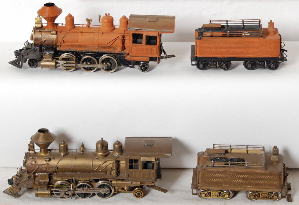 2 United HO 2-6-2 steam locomotives: United Models modern HO brass 2-6-2 steam locomotives. One loco is hand painted and the other is original brass that has darkened with age. Locos are generally C7. See photos for best description.