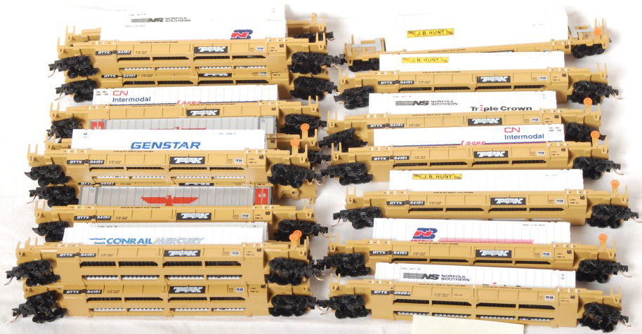 18 Micro Trains TTX well cars: Eighteen N scale Micro Trains TTX well cars. All cars have Kadee style couplers. Some container names are Triple Crown, APC, JB Hunt, etc. C8.