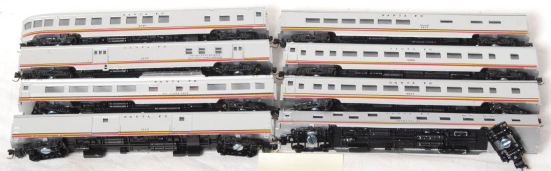 8 ConCor Santa Fe passenger cars: Eight Con Cor modern N scale Santa Fe passenger cars. Kadee style couplers and all except one are smooth roof. Cars are C7-8 with some very light scratching.