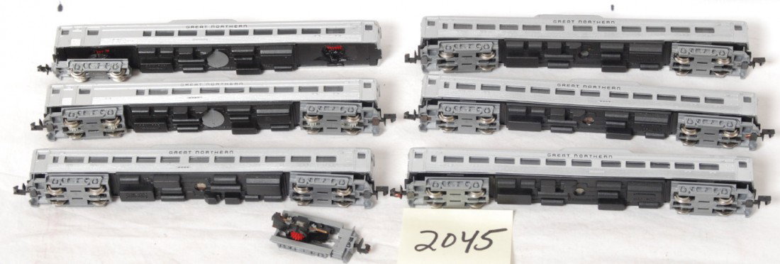 6 Con Cor Great Northern RDC cars: Six Con Cor modern N scale RDC cars. Two are powered (one partially disassembled truck with missing wheels) and four dummy with hook couplers. Generally C8 unless noted.