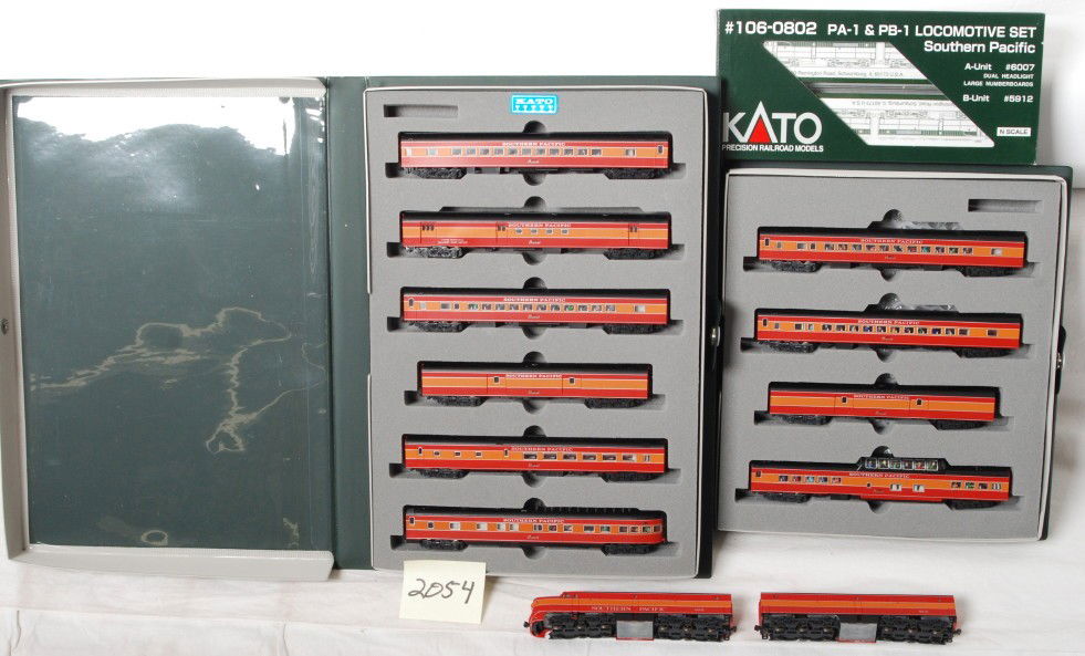 Kato SP PA A-B and 10 passenger cars: Kato modern N scale Alco PA diesel Southern Pacific A-B set and ten passenger cars in OBs. Diesel set is 106-0802 and passenger car sets are 106-019 and 106-029. Cars and locos are C8 condition, a few
