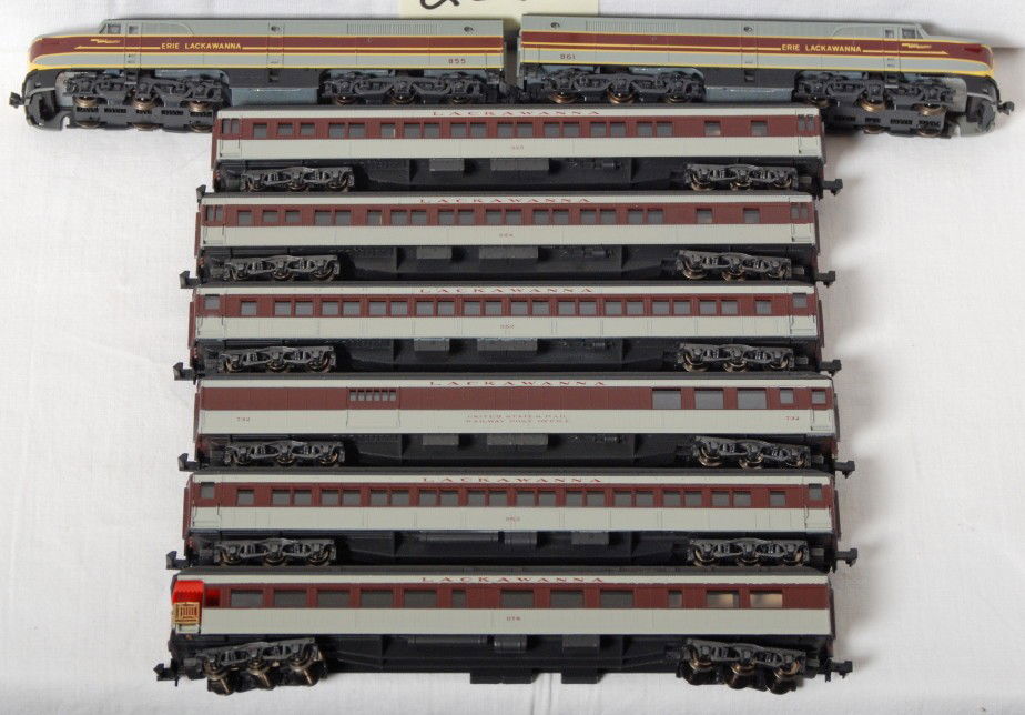 Kato Erie Lackawanna Alco PA A-A 6 pass cars: Kato and Arnold modern N scale. Includes Kato 106-0601 Erie Lackawanna Alco PA A-A set in OB and six Arnold passenger cars with hook style couplers. Cars and locos are C8.