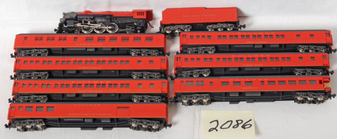 Rivarossi NYC 4-6-2 loco and 7 cars: Rivarossi modern N scale New York Central 4-6-2 steam locomotive and seven passenger cars. Cars and loco are C7-8, small blemish on the side of loco cab.