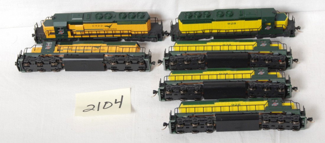 5 Kato C&NW SD40 locos: Five Kato modern N scale Chicago and Northwestern SD40 diesel locomotives. All have Kadee style couplers. Three broken or missing horns. C8 condition.