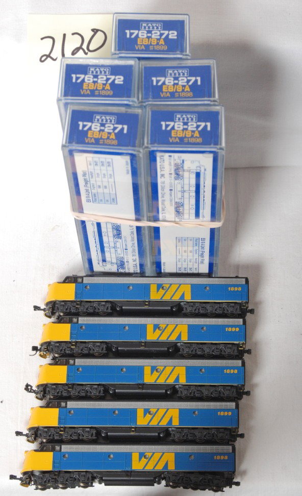 5 Kato VIA E8 A units: Kato modern N scale VIA E8 diesel locomotives. Includes five case for locos. Numbers are 176-271 and 176-272. Locos are C8 condition.