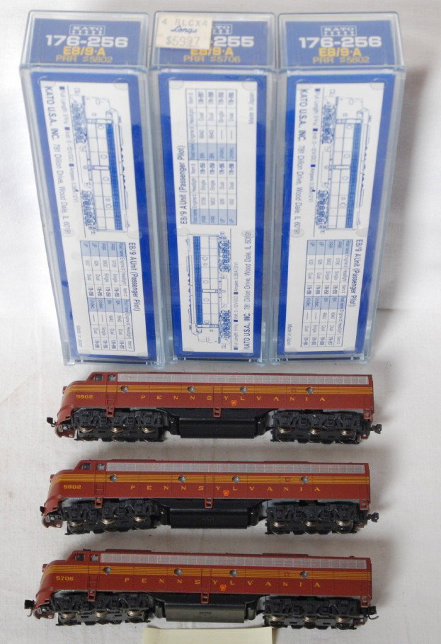 3 Kato Pennsylvania E8 A units: Kato modern N scale Pennsylvania E8 A units. Three units include two 176-256 and 176-255. Locos are C8 with OBs.
