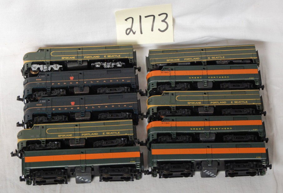 10 Life Like Alco locos GN, SPS, PRR: Ten Life Like modern N scale Alco units. Includes two Pennsylvania, four Great Northern A-B-B-A, two working Spokane Portland and Seattle and two broken Spokane Portland and Seattle. See photos for be