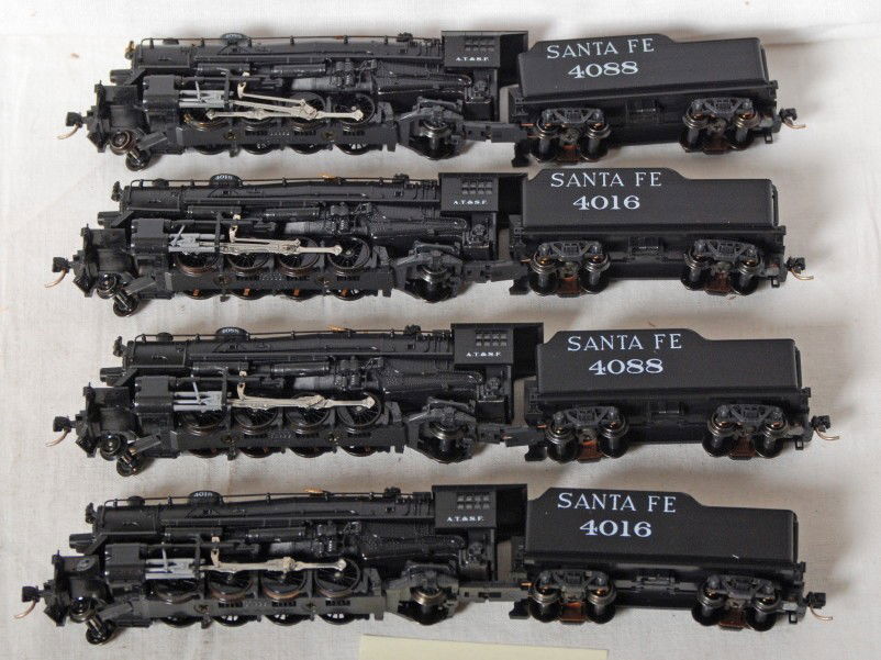4 Santa Fe Kato 2-8-2 steam locomotives: Four Kato modern N scale Santa Fe 2-8-2 steam locomotives. All locos have Kadee couplers C8.