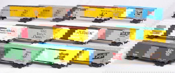 Twelve KMT beer boxcars, KMT couplers, OBs: Twelve KMT beer boxcars, KMT couplers: Colt 45, Primo, two Pabst, Schlitz, Dixie, Coors, Cutty Sark, Budweiser, Miller, Old Dutch Cleanser, America Railroads, all C8-9, some light cleaning might be us