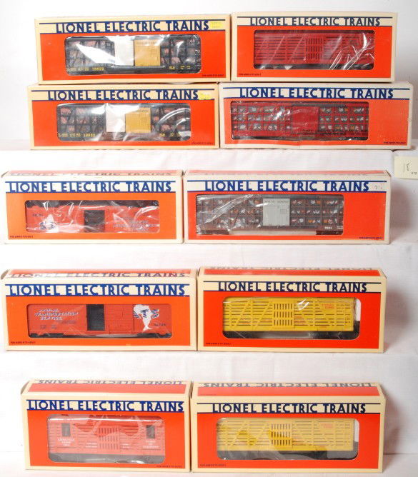 10 Lionel operating freight cars 19822, 16706, 1665: Lionel modern O gauge operating freight cars in OBs. Ten cars include 16682 horse car, two 19822 operating pork dispatch, two 16706 bobbing giraffe, two 16662 Bugs Bunny outlaw cars, 19801 poultry dis