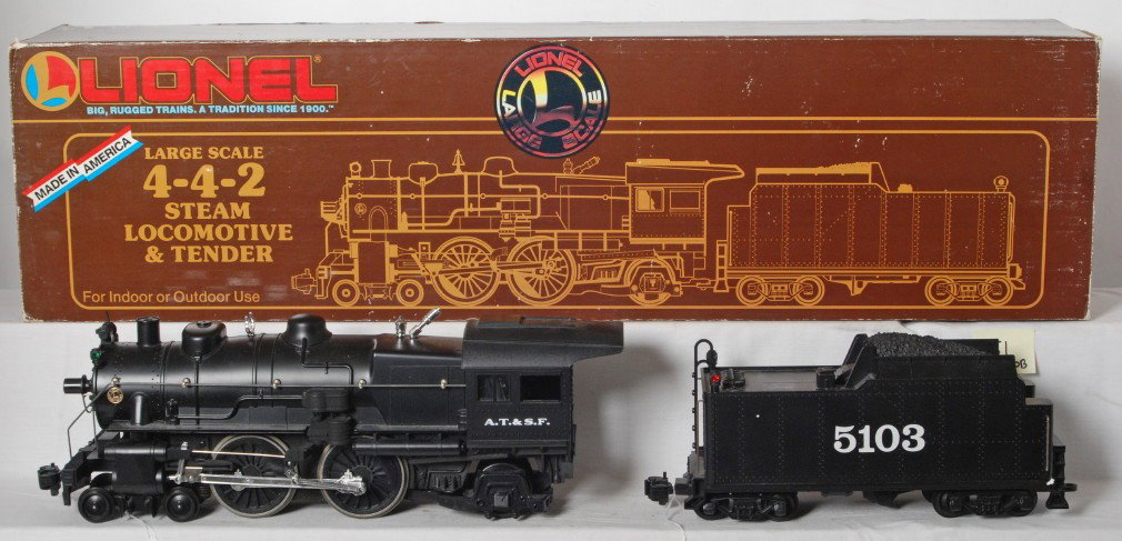 Lionel large scale ATSF 4-4-2 steam locomotive: Lionel large scale 85103 Santa Fe 4-4-2 steam locomotive in OB. Loco is missing bell, otherwise C7-8 condition with run time. OB shows shelf wear.