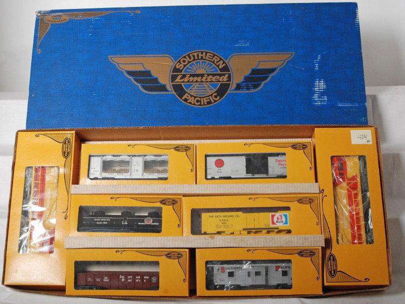 Lionel Southern Pacific Limited Set: Lionel Southern Pacific Limited freight set no. 1970. Set is C7+ area with some run time and wear to the set box.