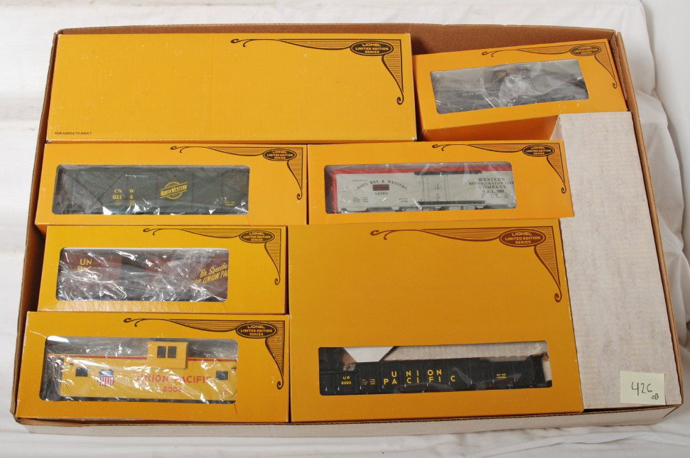 Lionel Gold Coast Limited set: Lionel modern O gauge Gold Coast Limited set(1361) includes a 8376 Union Pacific SD-40 l, 6357 Frisco tank car, 6114 Norfolk and Western covered hopper, 9888 Green Bay and Western reefer, 9468 Union P