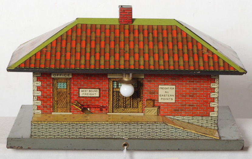 American Flyer Flyer City Freight Station No. 95: Prewar American Flyer, Flyer City Freight Station No. 95, nicer C6.