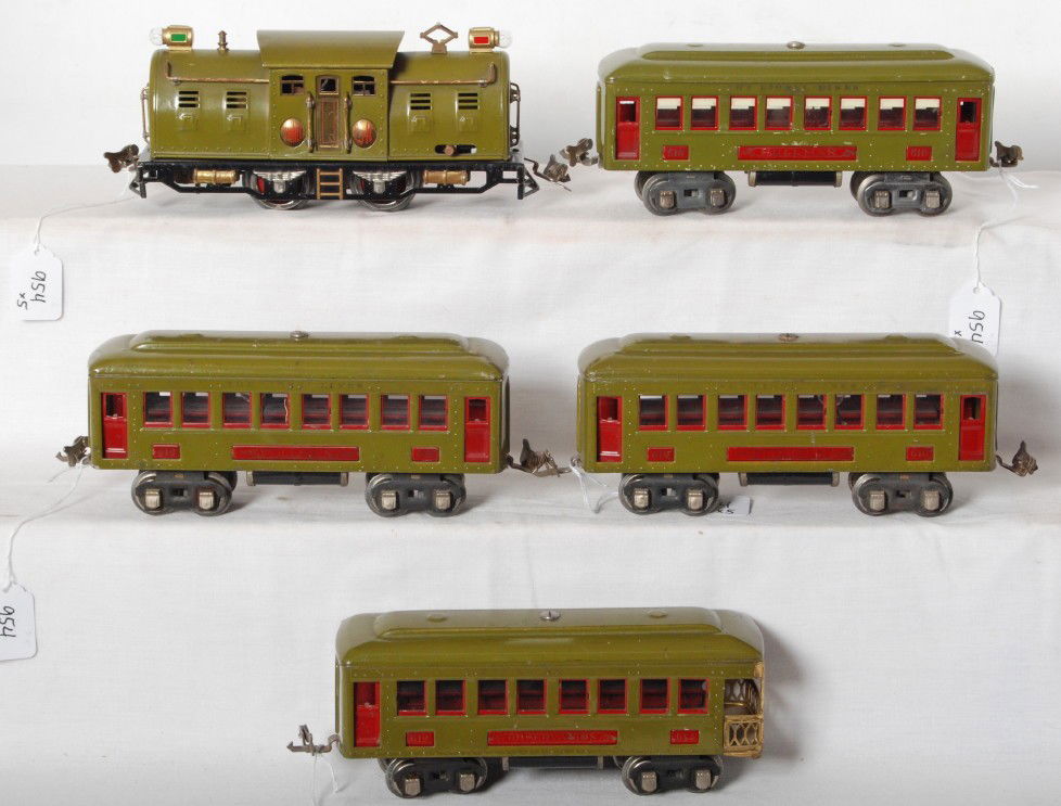 Lionel No. 254E w/three 610 Pullman, 612 observati: Prewar Lionel O gauge No. 254E center cab electric locomotive with three No. 610 Pullman coaches and a No. 612 observation, passenger cars, very nice clean and shiny C6+. Loco has been rewheeled.
