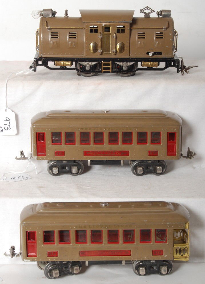 Lionel 254 center cab electric, 610 Pullman, 612 o: Prewar Lionel O gauge 254 center cab electric locomotive with 610 Pullman coach, and a 612 observation, passenger cars. Trains look nice shiny C6, loco has a ding to cab roof.