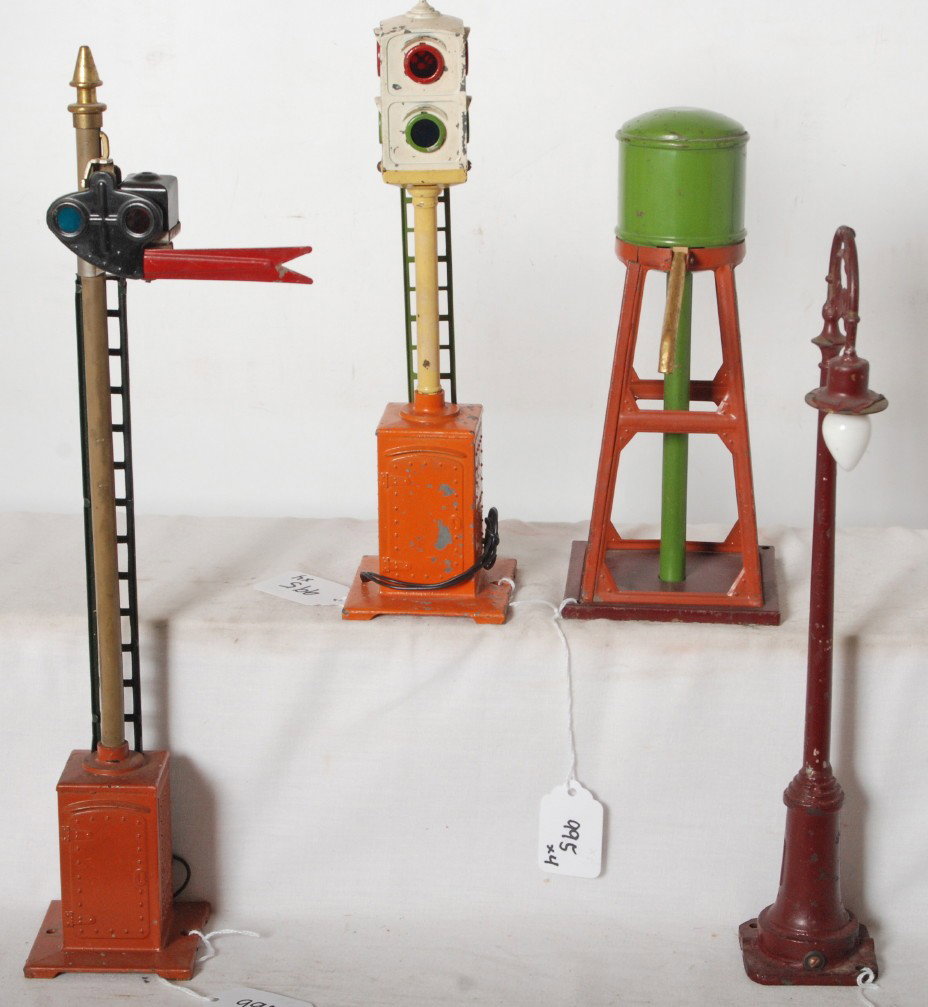 Lionel 078, 80, gooseneck street lamp, 93: Prewar Lionel O and standard gauge accessories, 078 train signal, 80 semaphore, single gooseneck street lamp, and a 93 water tower. Accessories look nice C6 area.