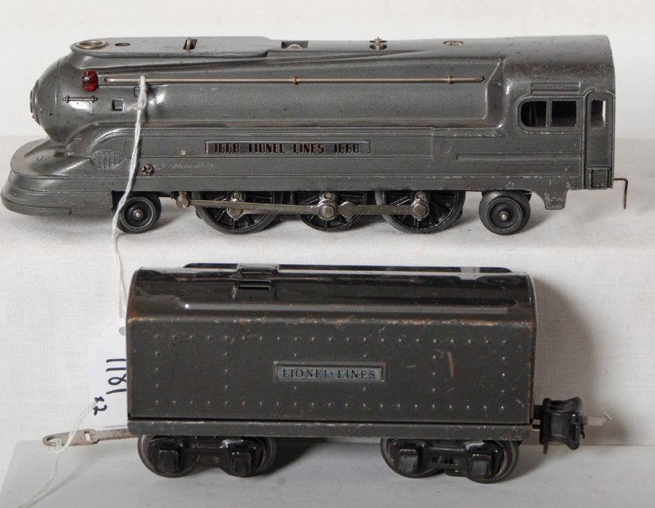 Lionel No. 1668 steam locomotive with 2689TX tend: Prewar Lionel O gauge No. 1668 streamline steam locomotive with No. 2689TX tender in gun metal gray, C6.
