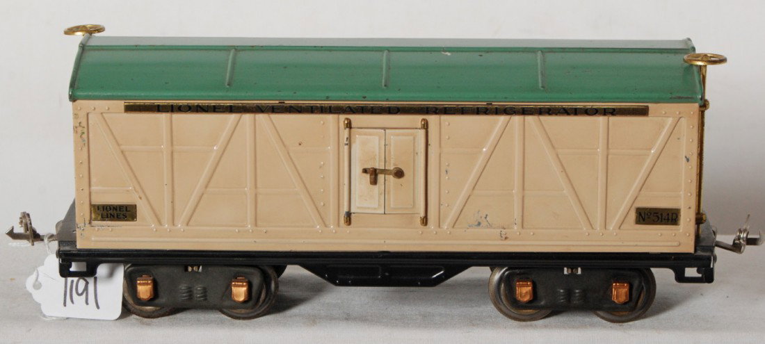 Lionel 514R reefer in Ivory and Peacock: Prewar Lionel standard gauge No. 514R reefer in Ivory and Peacock, nice clean and shiny C6.