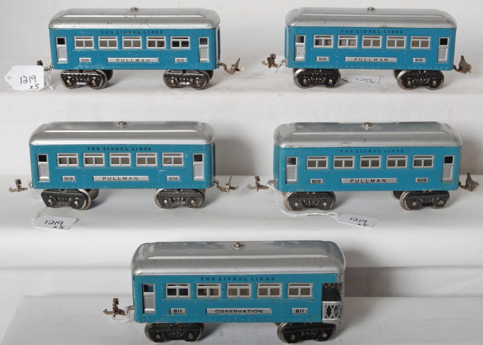 Four Lionel prewar O gauge 609 Pullmans, 611 obse: Prewar Lionel O gauge, four No. 609 Pullman coaches and No. 611 observation, passenger cars, nice clean and shiny C6.