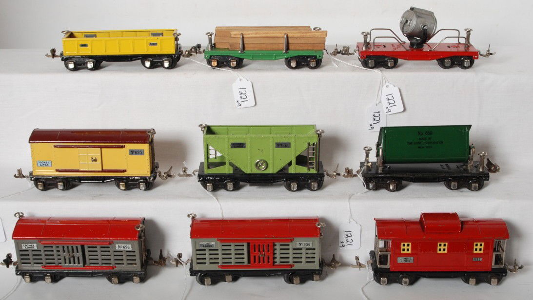 Nine Lionel prewar O gauge freight, eight wheel: Prewar Lionel O gauge freight cars, 620 searchlight, 651 flatcar, 652 gondola, 653 hopper, 655 boxcar, two 656 stock cars (red and gray doors), 657 caboose, 659 dump car. Trains are very clean and shi