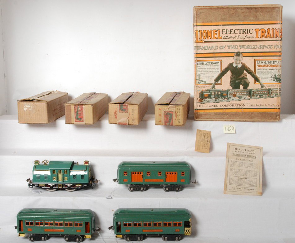 Lionel Outfit No. 352 w/No. 10, 309, 332, 341 in : Prewar Lionel standard gauge Outfit No. 352 comprising of No. 10 center cab electric locomotive with 309 Pullman, 332 baggage and 341 observation, passenger cars. Trains are all in Peacock Blue, C6-7.