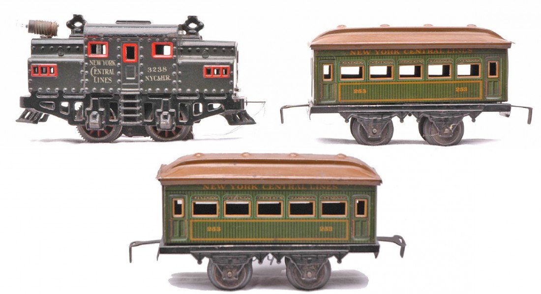 Bing Passenger Set 3238 Loco 2-253 Green Coaches: Bing prewar gauge O green lithographed New Your Central Lines passenger set containing; 3238 New York Central Lines small electric 0-4-0 outline loco with two 253 four wheel wood side coaches. The coa