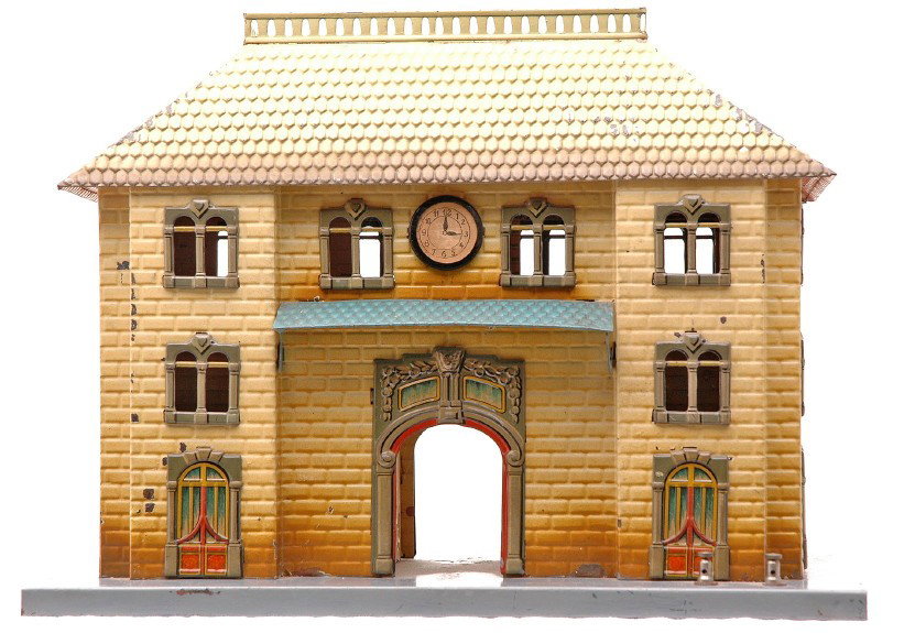 Fandor Prewar 2047/1 Lighted Train Station: Fandor prewar O gauge 2047/1 lighted train station missing the insulator rack. The base of the station has some paint touch ups. The station is C6-7.