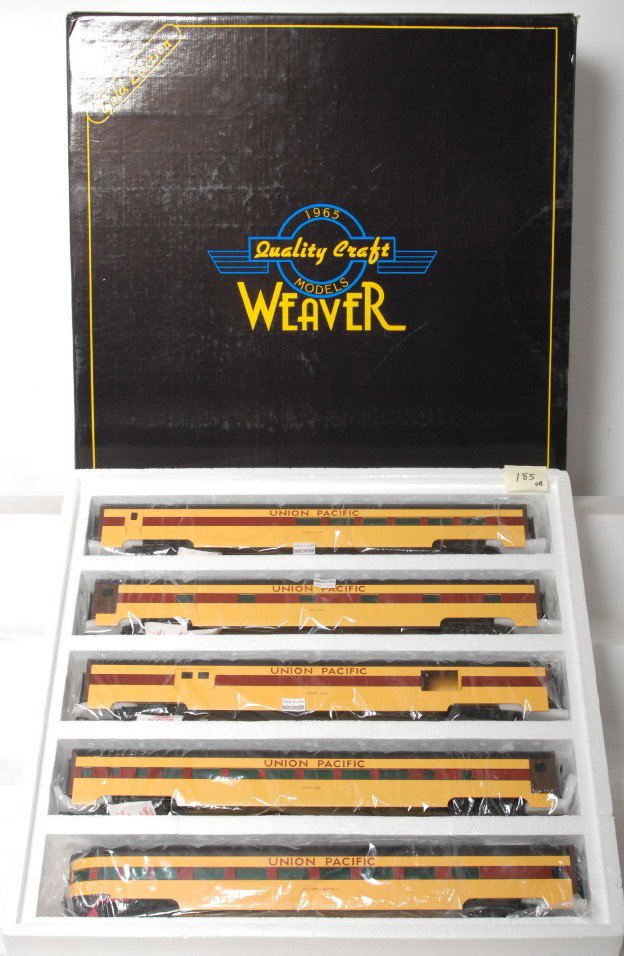 Weaver Union Pacific aluminum 5 car pass set: Weaver modern O gauge Union Pacific five car aluminum passenger set in OB. Set appears unrun C9-10. OB has light corner and edge wear.